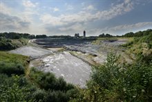 Steengroeve Winterswijk met op de achtergrond de kalksteenfabriek van Sibelco b.v.